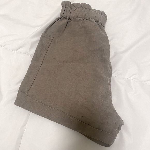 Taupe Aritzia Harulia Shorts - Picture 4 of 5